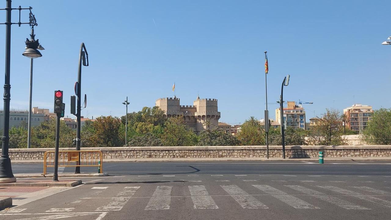 Valencia Centro Andando Y Playa Malvarrosa Tranvia Zewnętrze zdjęcie